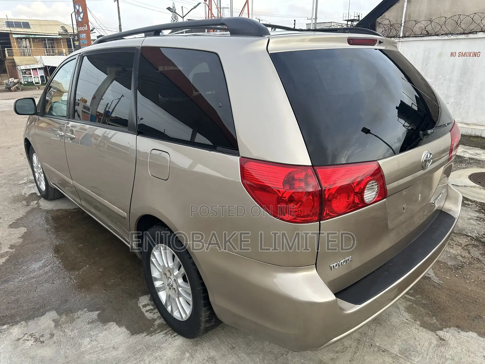 Toyota Sienna LE FWD 2006 Gold
