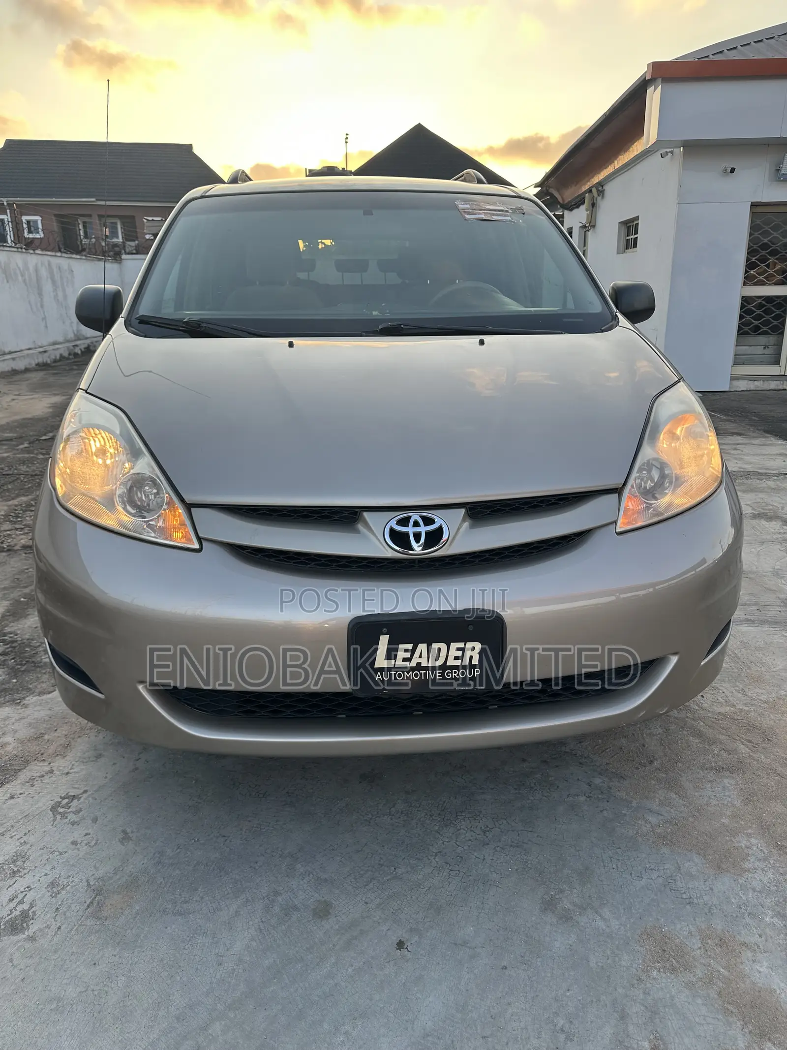 Toyota Sienna LE FWD 2006 Gold