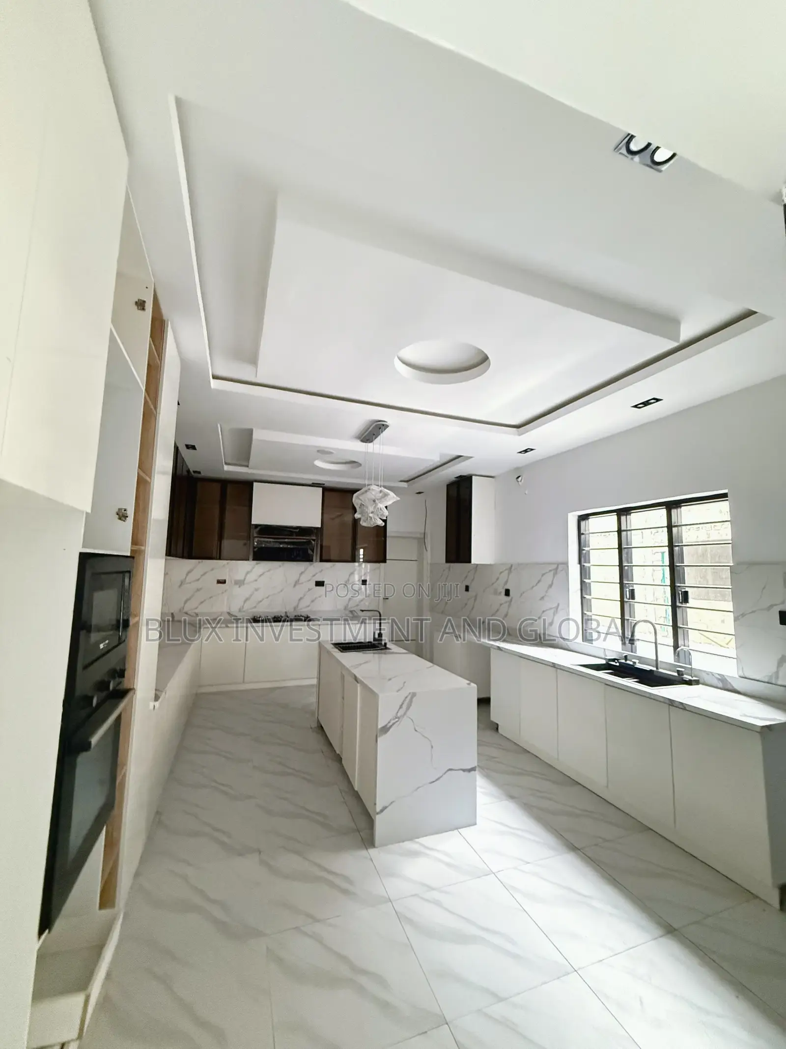 7bdrm Villa in Champlin Court for sale