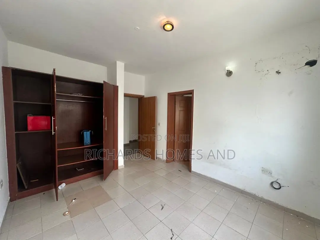 3bdrm Apartment in Lekki Phase 1 for rent