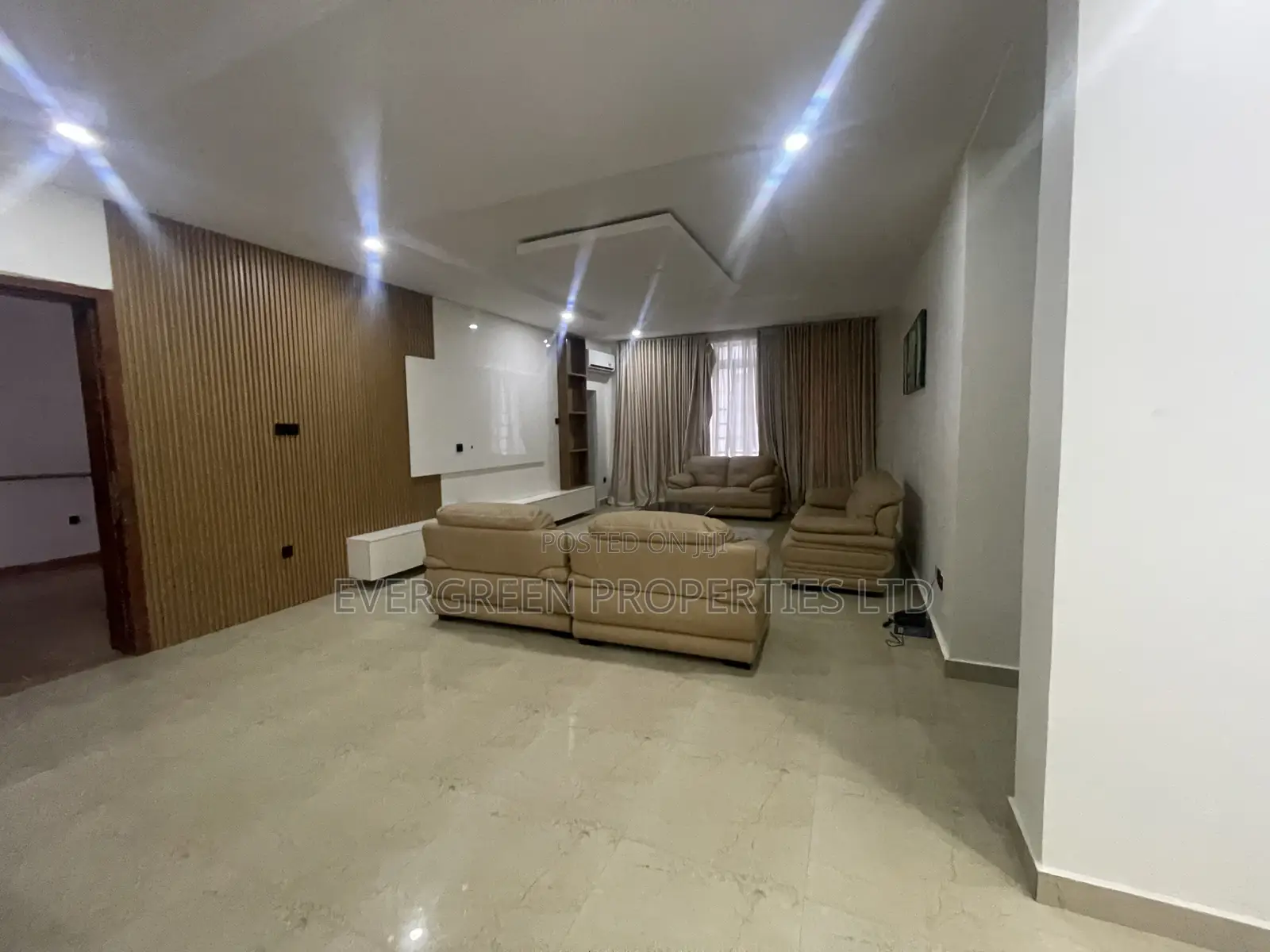Furnished 3bdrm Apartment in Kofo Abayomi for sale