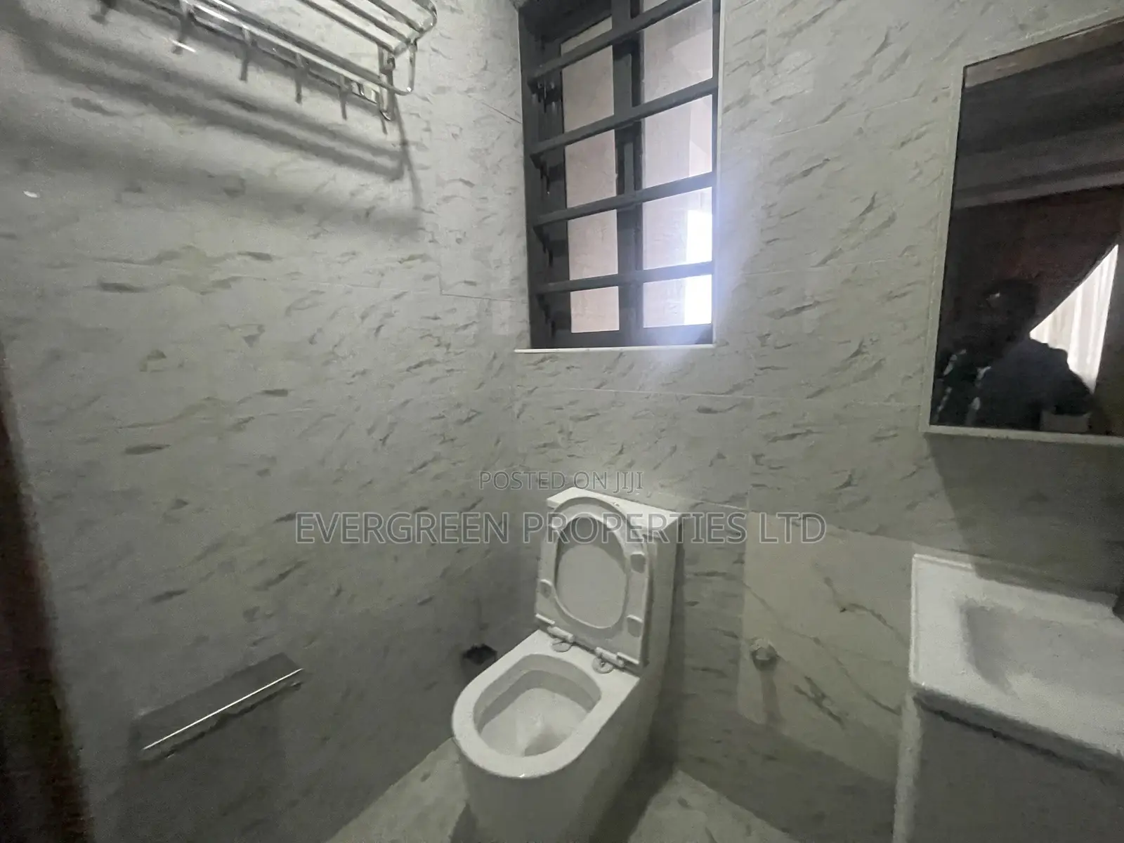 Furnished 3bdrm Apartment in Kofo Abayomi for sale