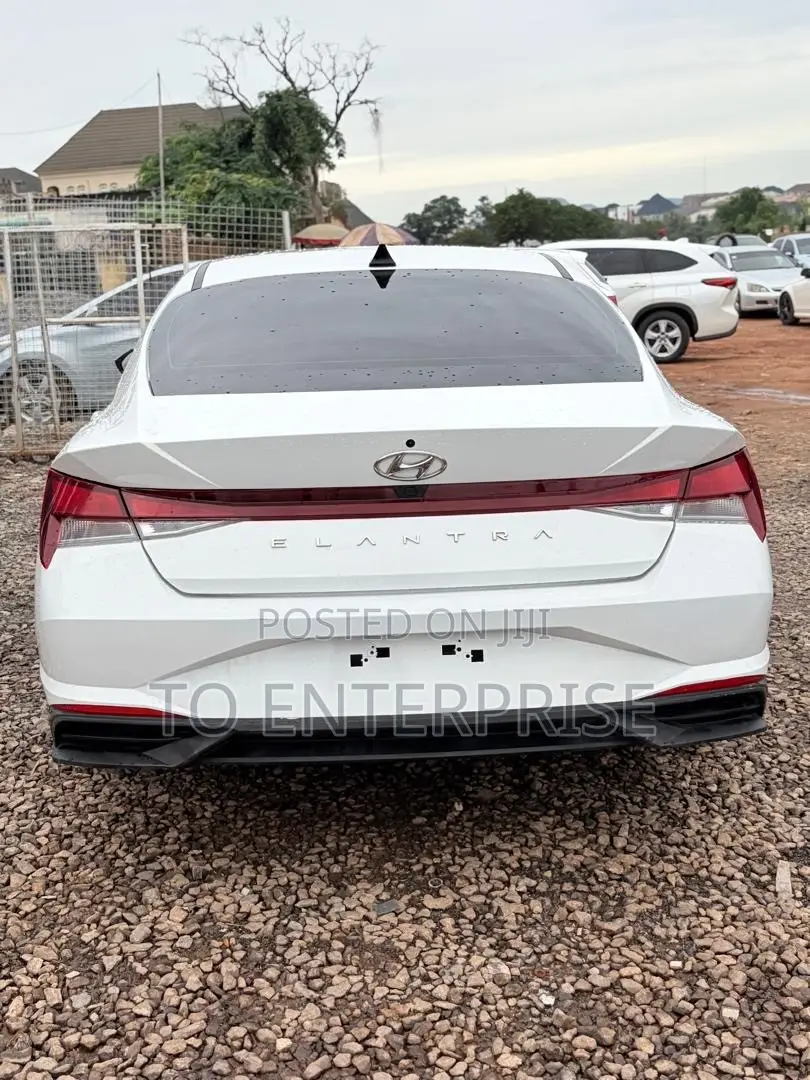 Hyundai Elantra 2023 White