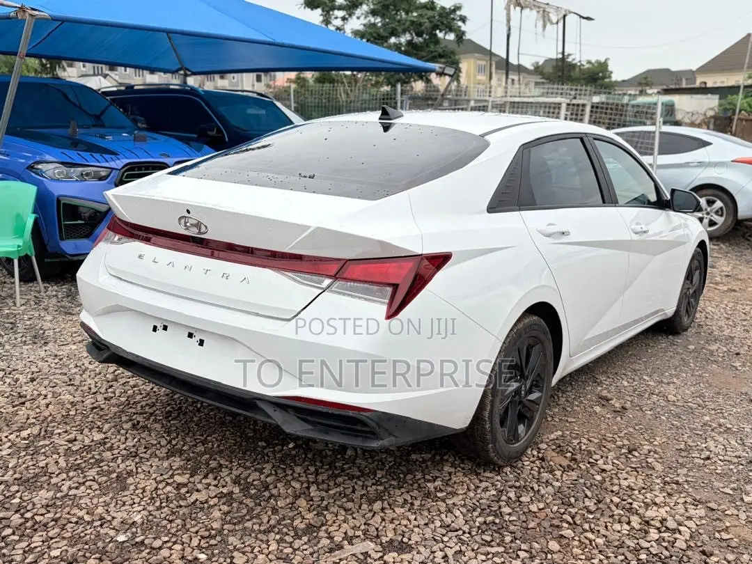 Hyundai Elantra 2023 White