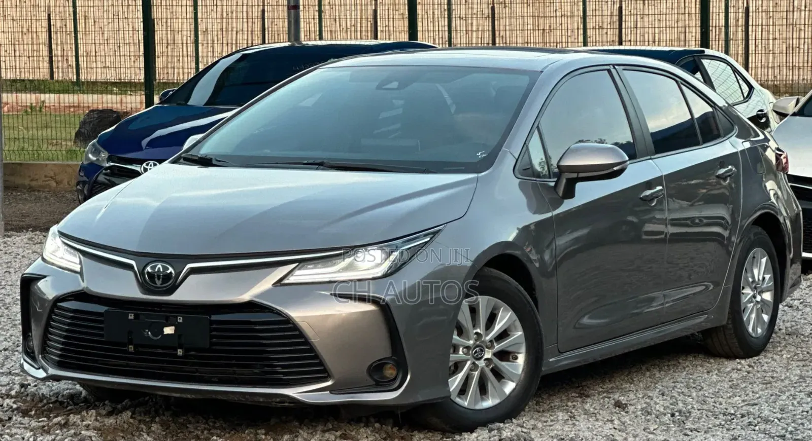 Toyota Corolla XSE 2023 Gold