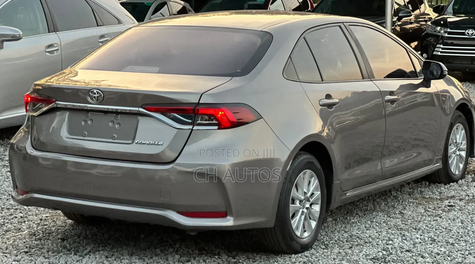 Toyota Corolla XSE 2023 Gold