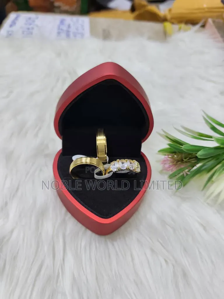 Striking Couples Wedding Rings CKA 7a