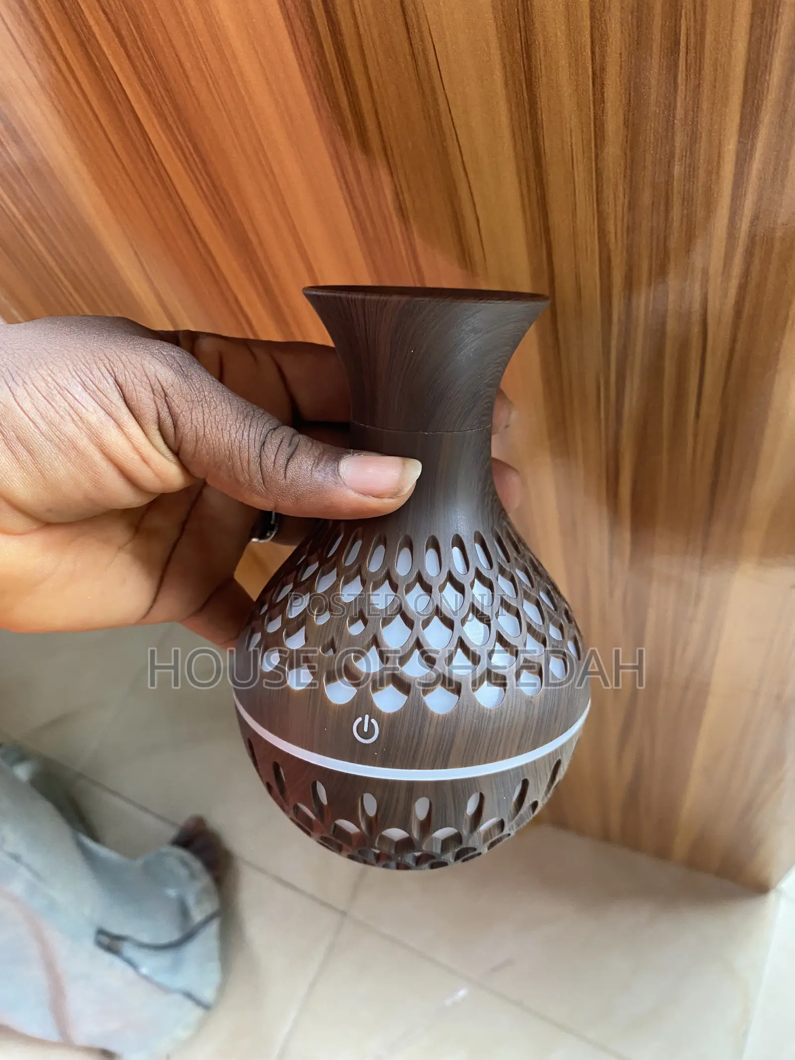 300ml USB Wood-Grain Hollow Vase-Shaped Aroma Humidifier