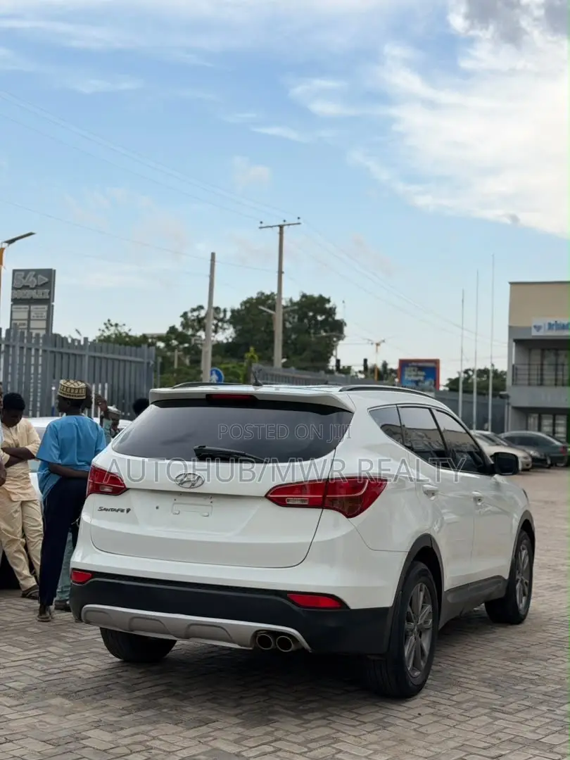 Hyundai Santa Fe 2014 White