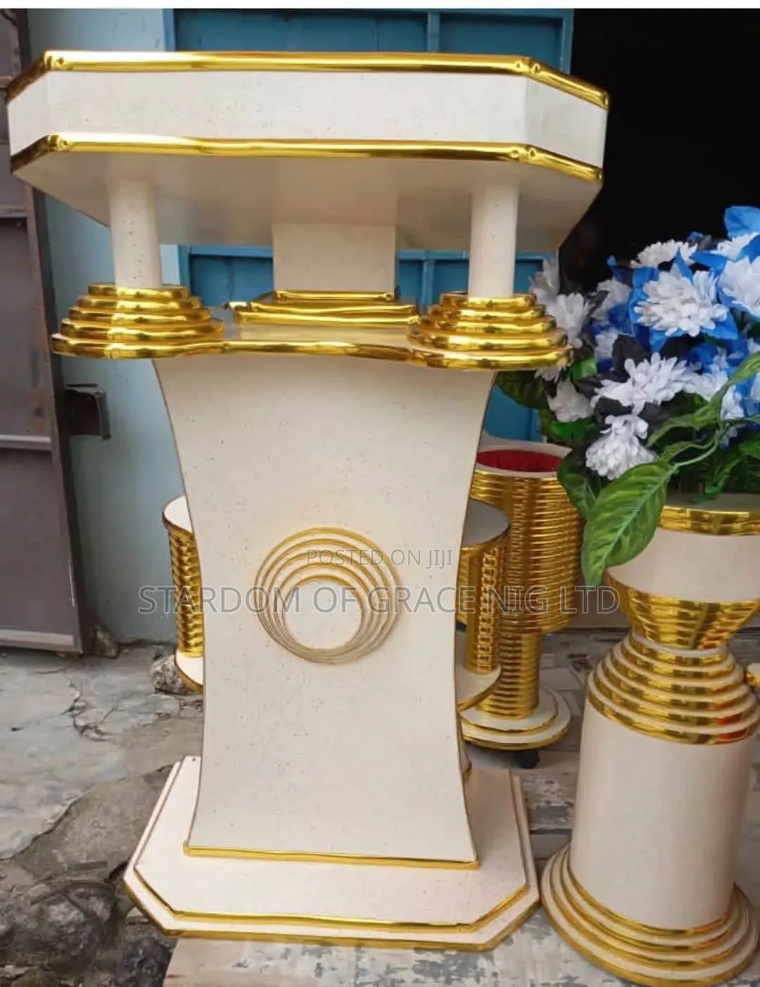 Beautiful Church/Hallway Pulpits