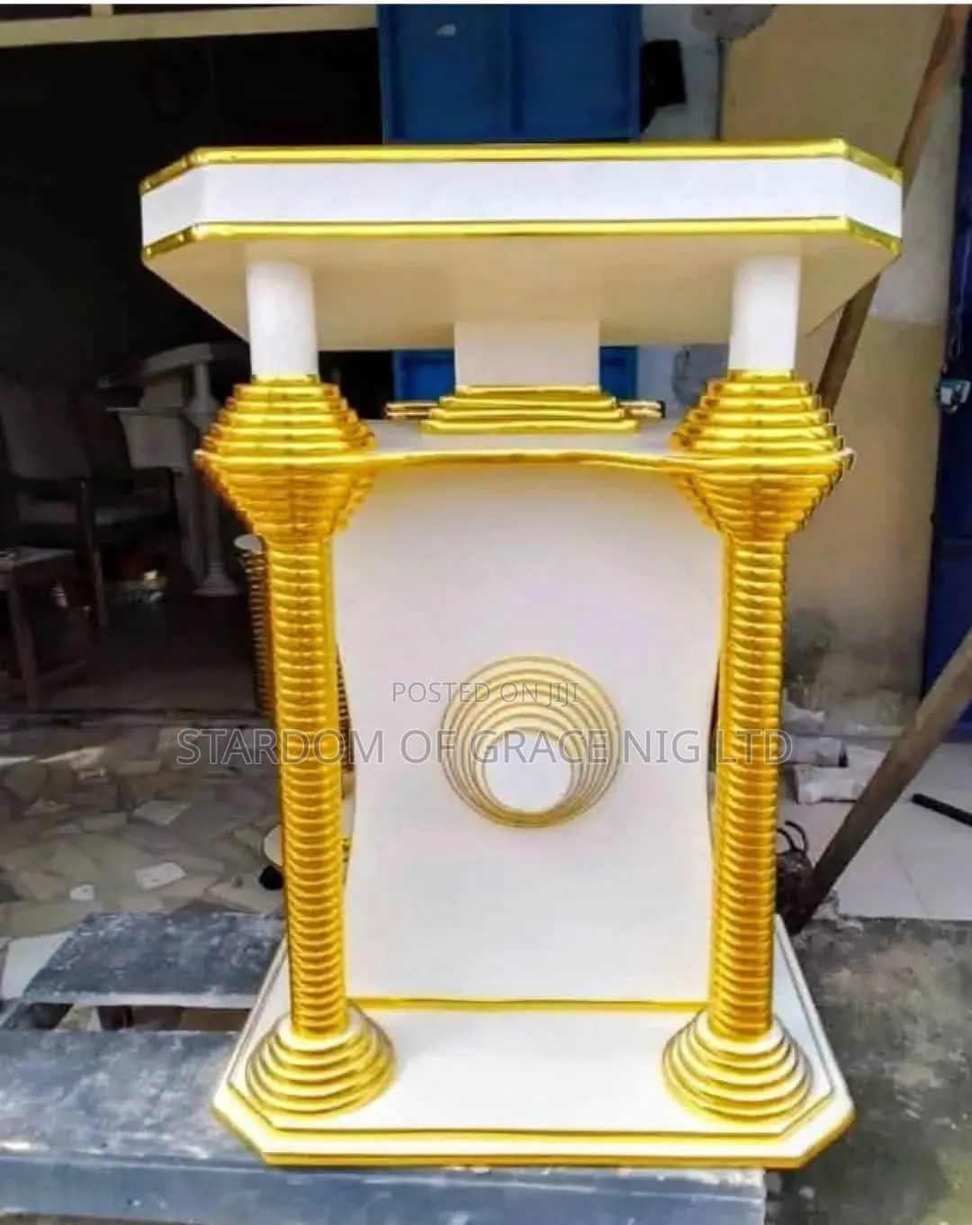 Double Pillar Modern Pulpit