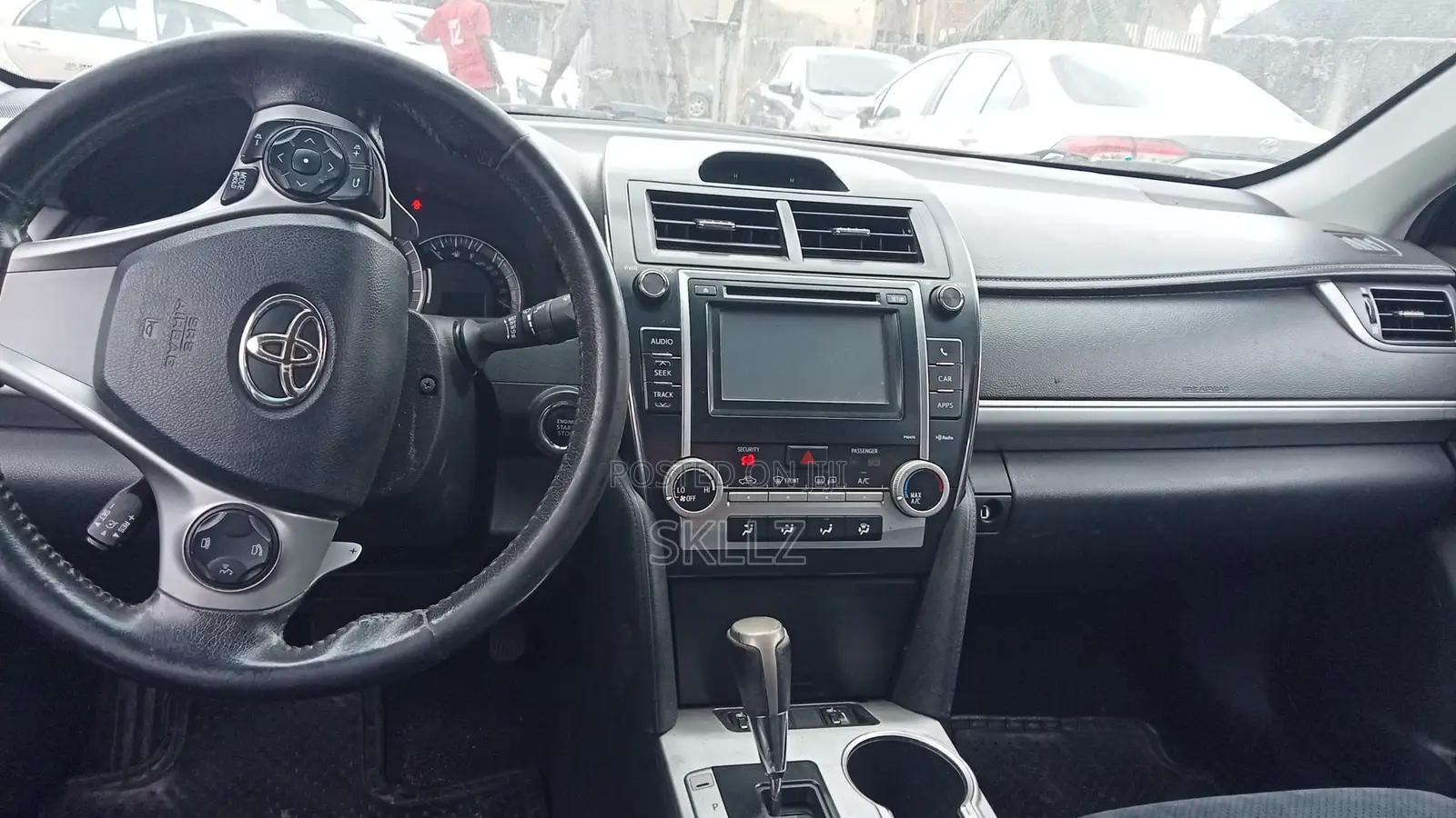 Toyota Camry SE Sport 4dr Sedan w/Prod. End 11/13 (2.5L 4cyl 6A) 2014