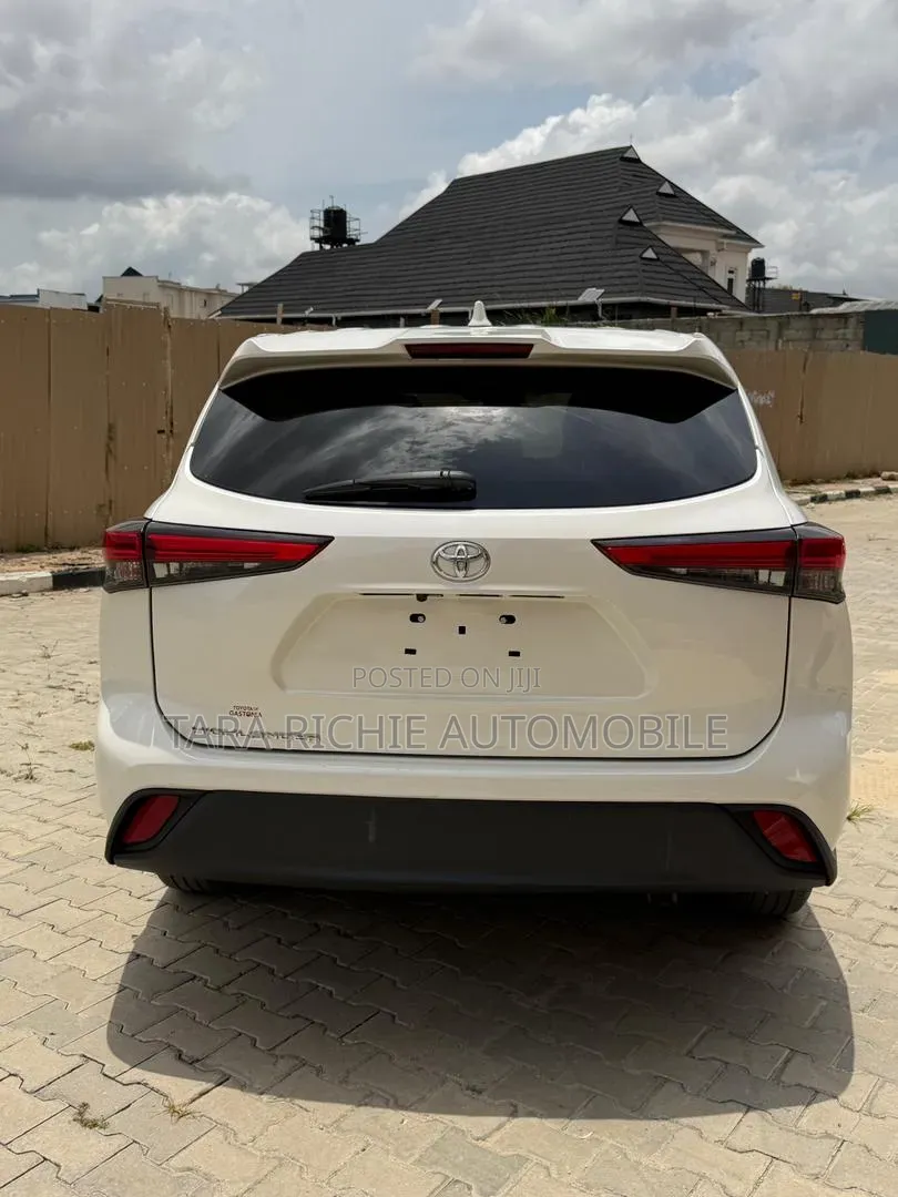 Toyota Highlander L 2021 White