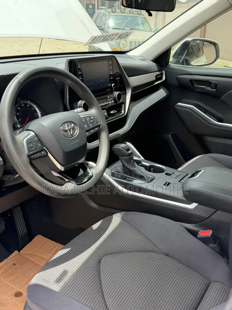 Toyota Highlander L 2021 White