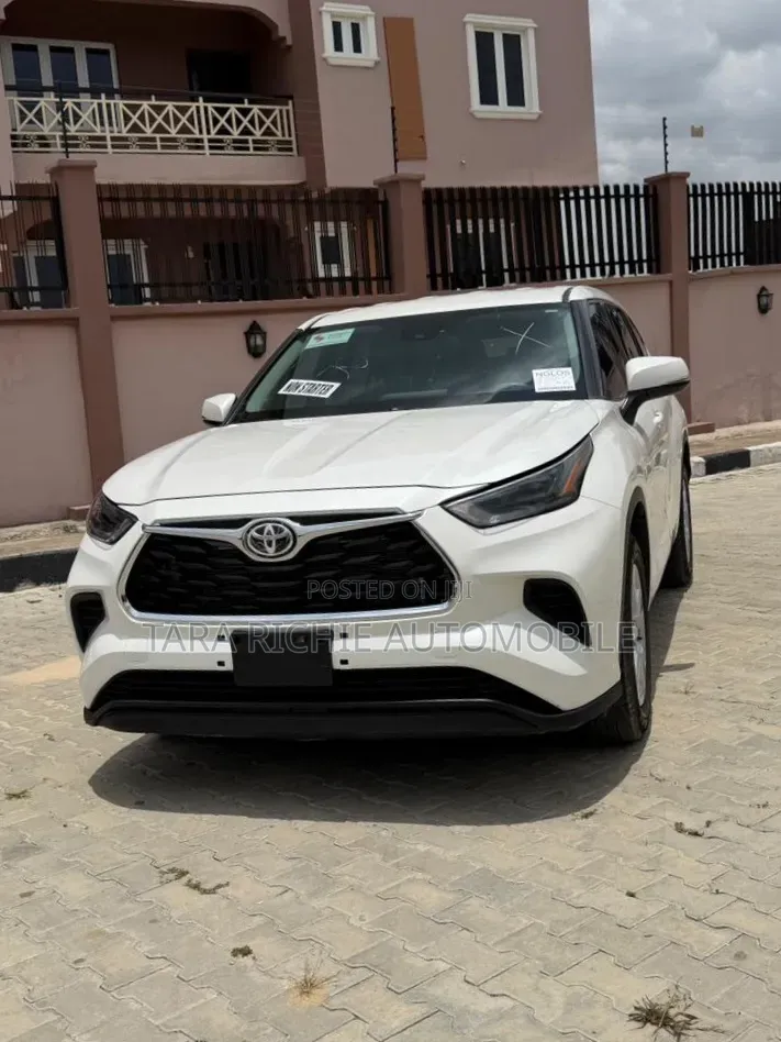Toyota Highlander L 2021 White