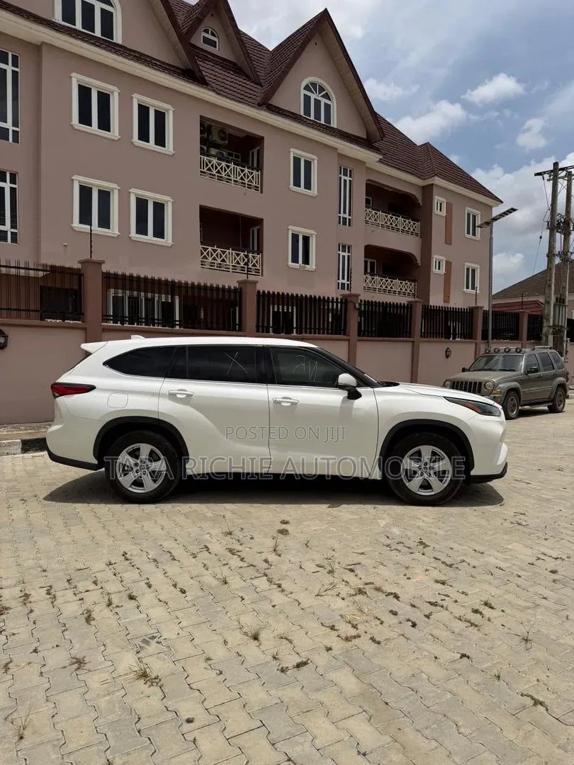 Toyota Highlander L 2021 White