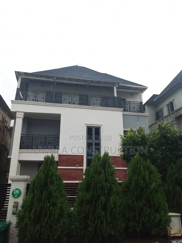 6bdrm Duplex in FHA for sale