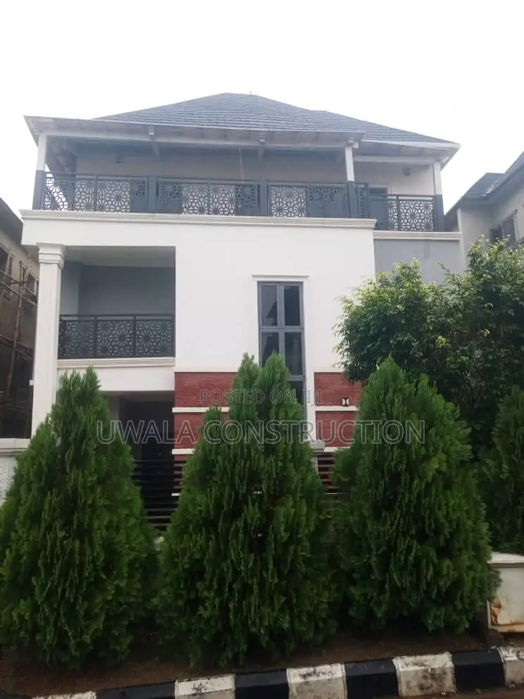 6bdrm Duplex in FHA for sale