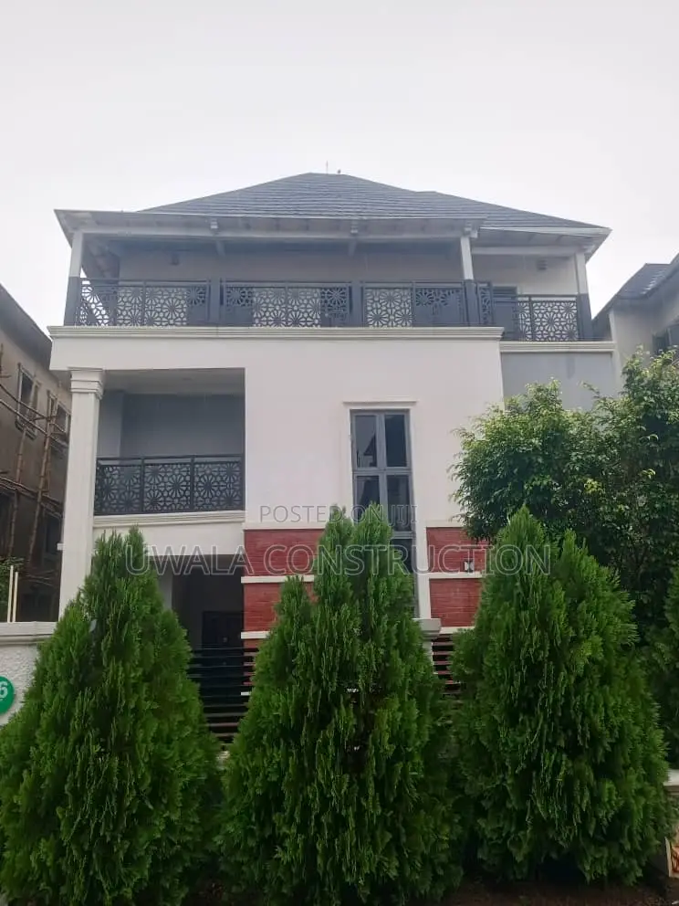6bdrm Duplex in FHA for sale