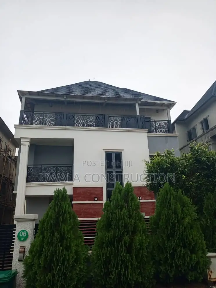 6bdrm Duplex in FHA for sale