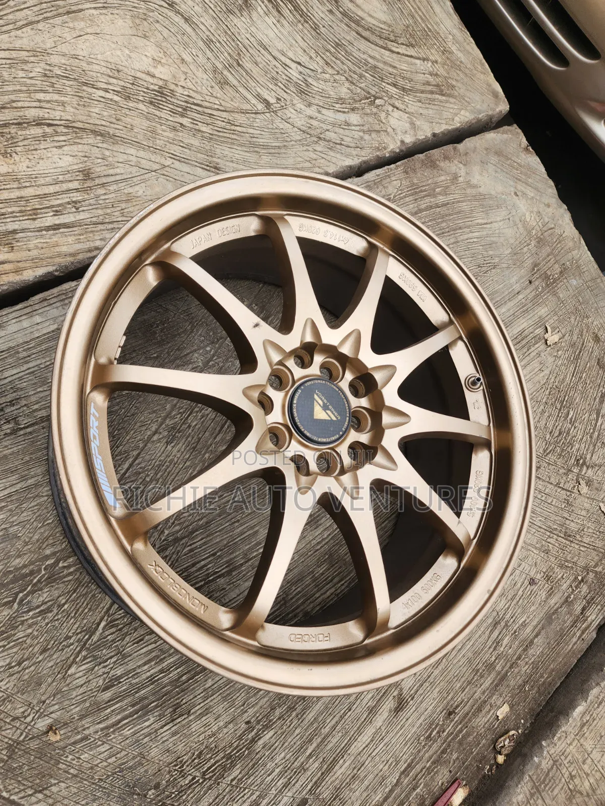 17-Inch Monoblock Gold Wheel.