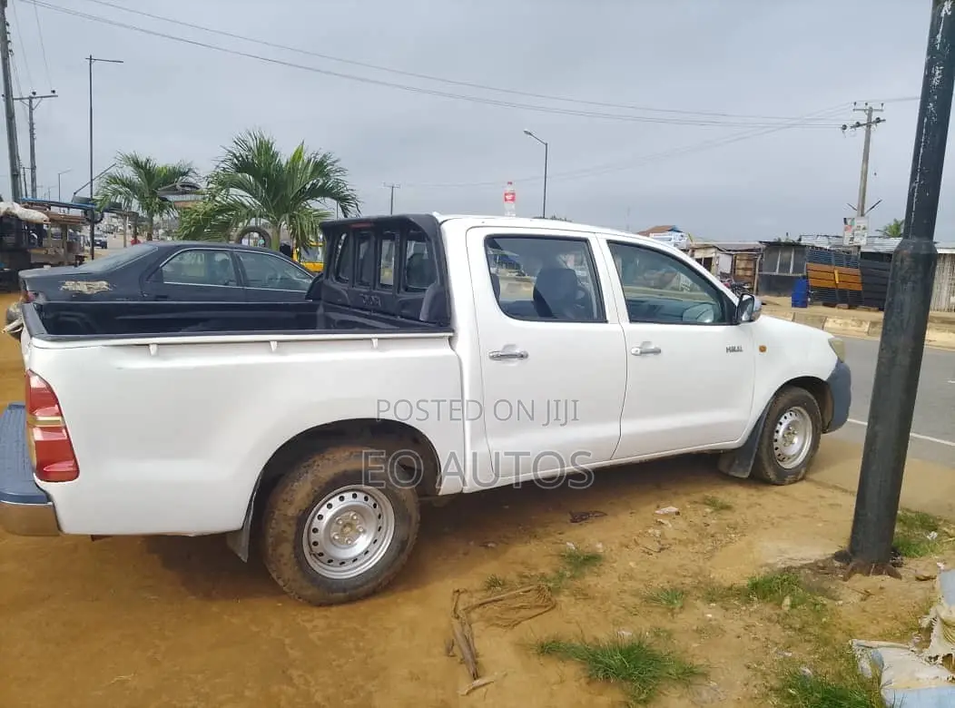 Toyota Hilux 2015 White