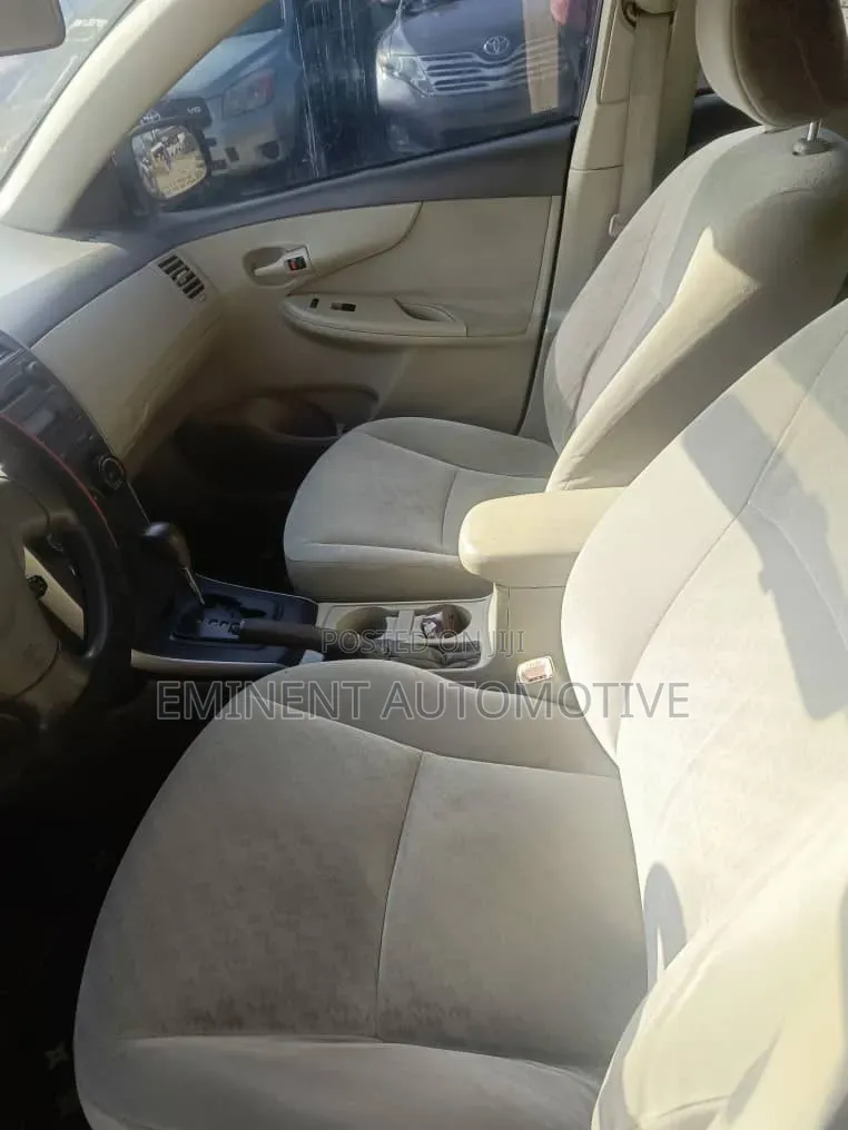 Toyota Corolla 2009 Gray