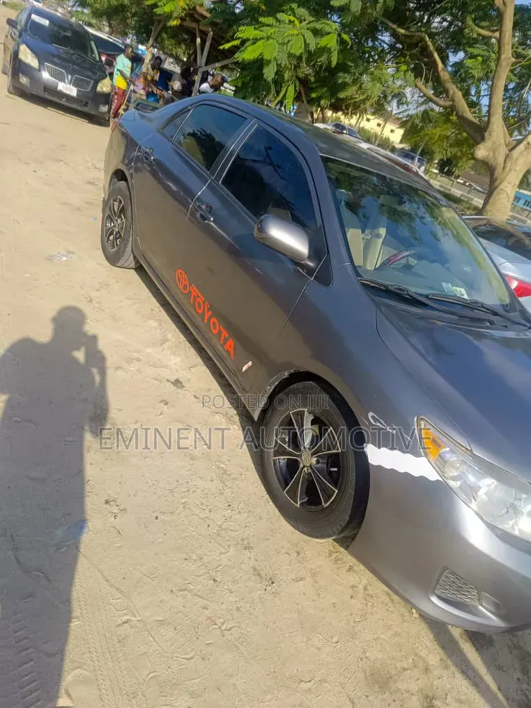 Toyota Corolla 2009 Gray