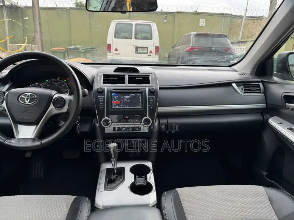 Toyota Camry SE 4dr Sedan (2.5L 4cyl 6A) 2012 Gray