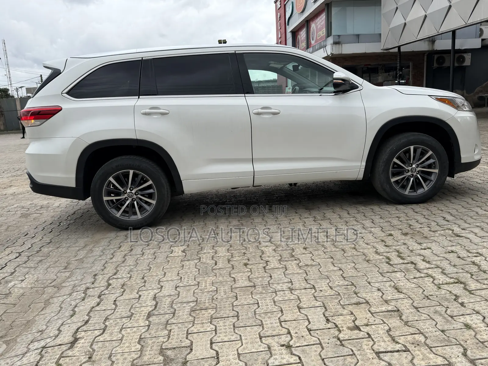 Toyota Highlander XLE 4x2 V6 (3.5L 6cyl 8A) 2018 Silver