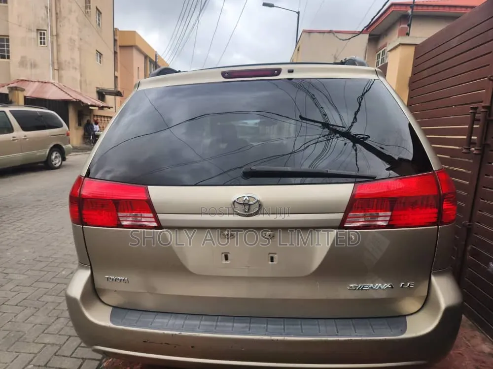Toyota Sienna 2005 Gold