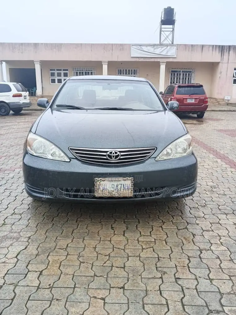Toyota Camry LE 4dr Sedan (2.4L 4cyl 4A) 2004 Gray
