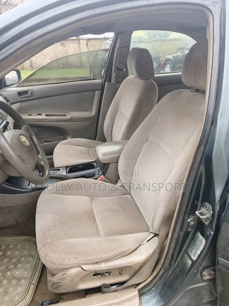 Toyota Camry LE 4dr Sedan (2.4L 4cyl 4A) 2004 Gray