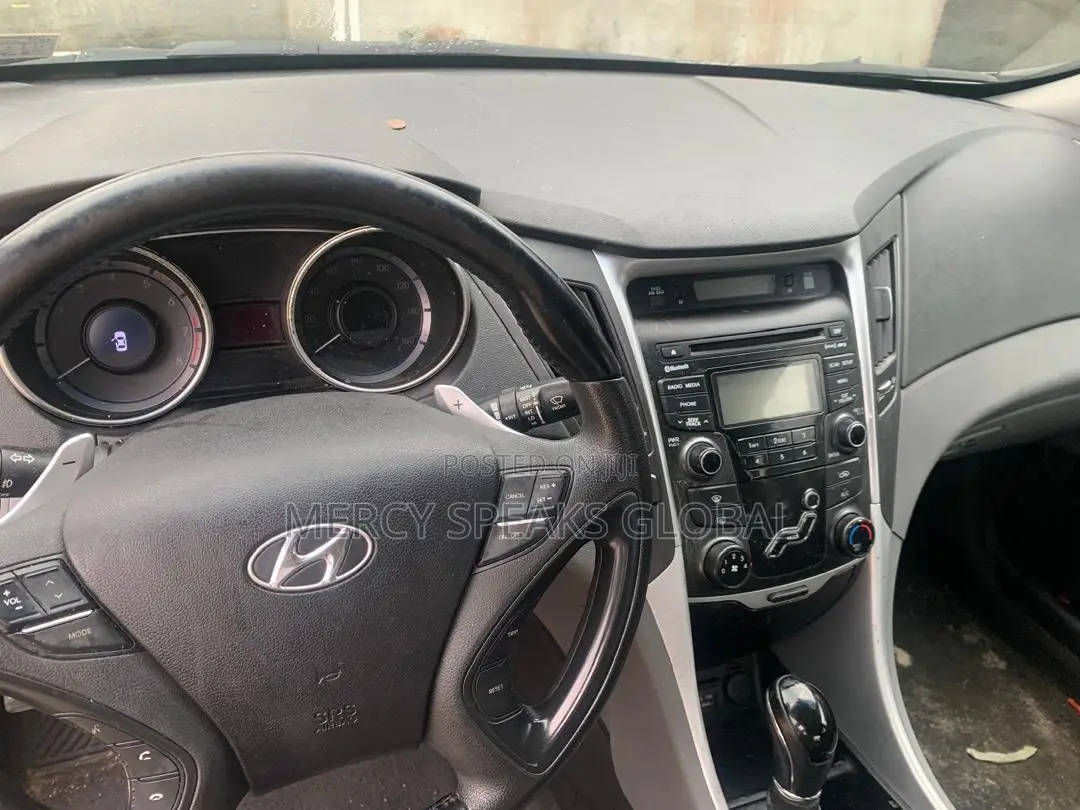 Hyundai Sonata GLS Sedan FWD (2.4L 4cyl 6A) 2012 Gray