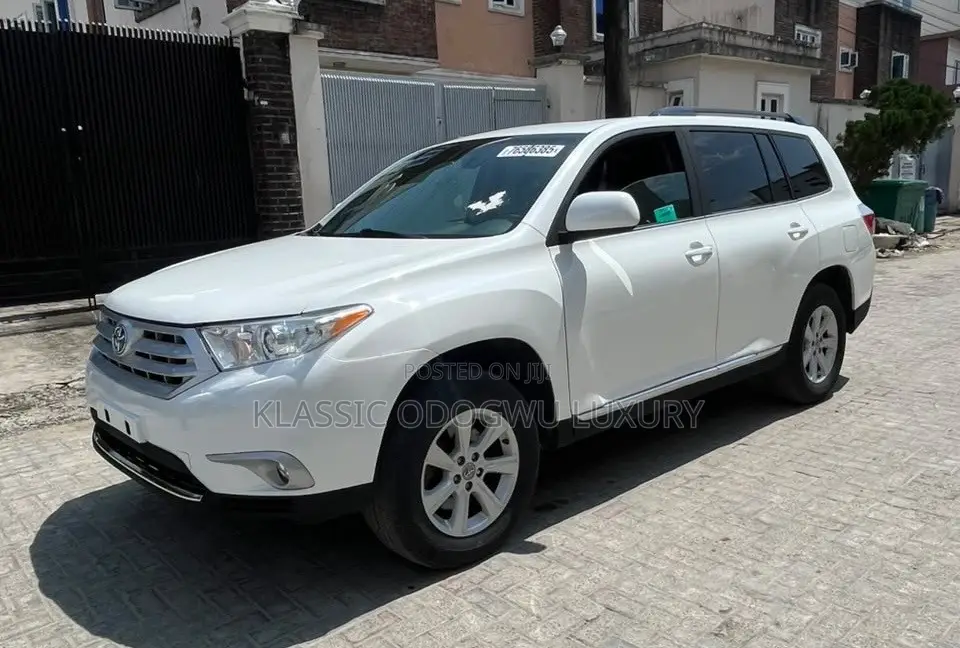 Toyota Highlander Limited 3.5l 4WD 2013 White