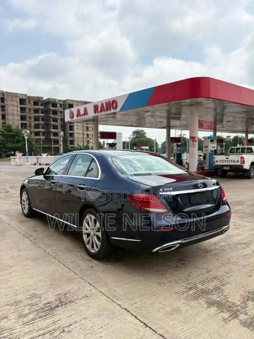 Mercedes-Benz E300 Base RWD Sedan (2.0L 4cyl 9A) 2017 Blue