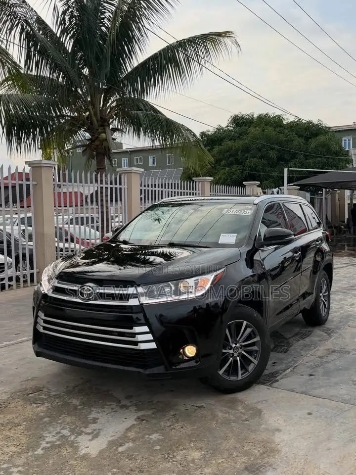 Toyota Highlander XLE 4x2 V6 (3.5L 6cyl 8A) 2018 Black