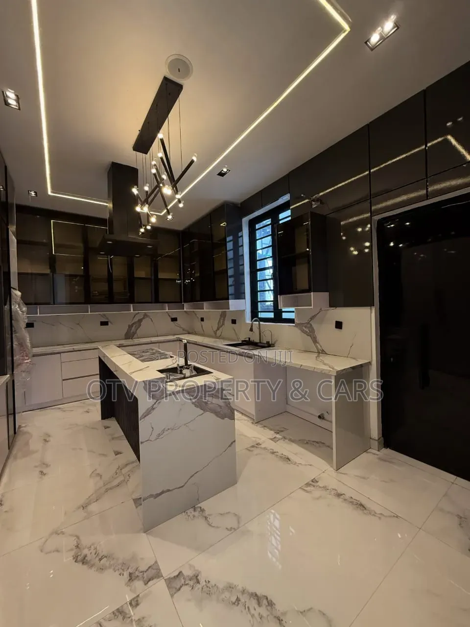 5bdrm Duplex in Lekki Phase 1 for sale