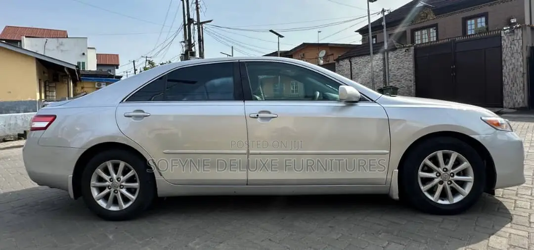 Toyota Camry 2010 Silver