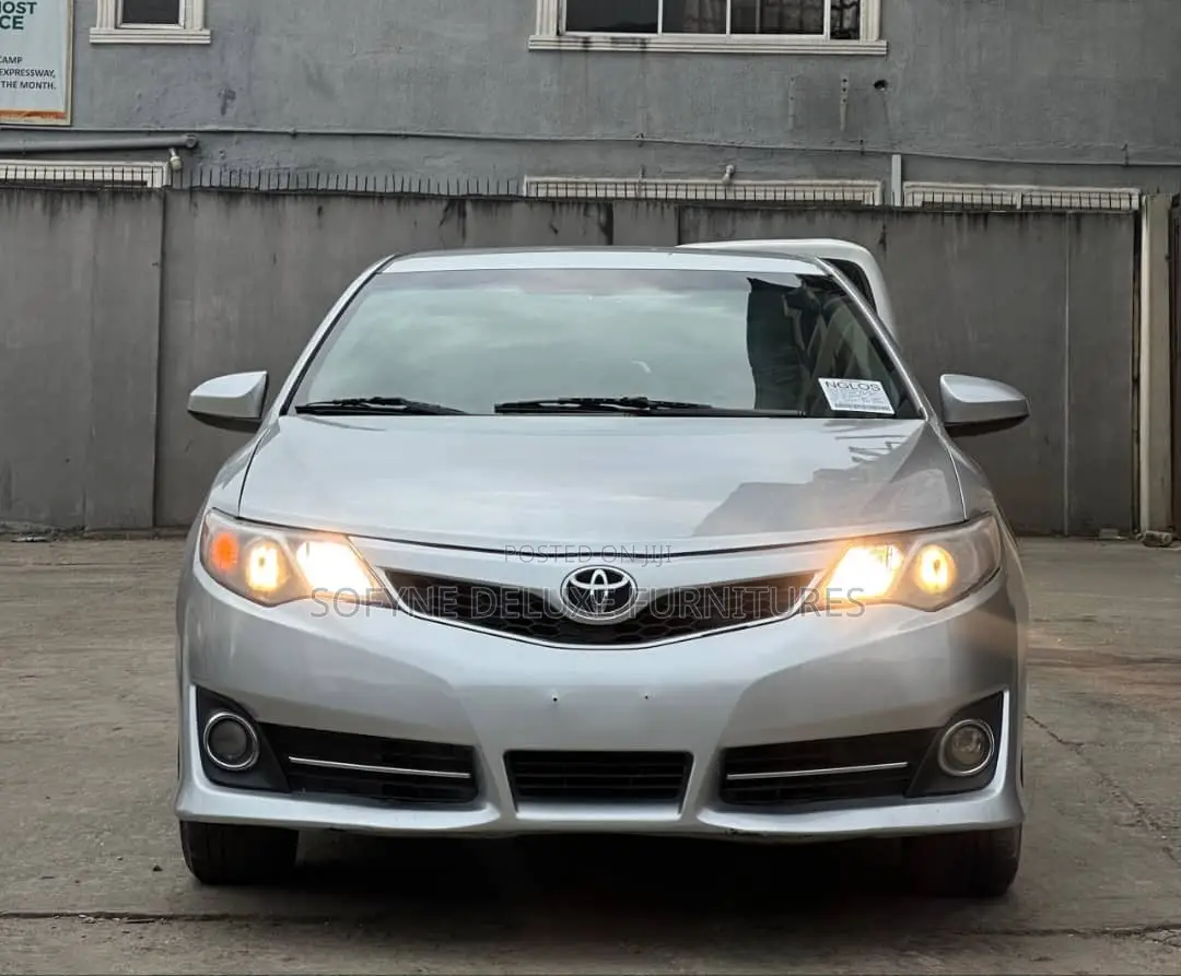 Toyota Camry 2014 Silver