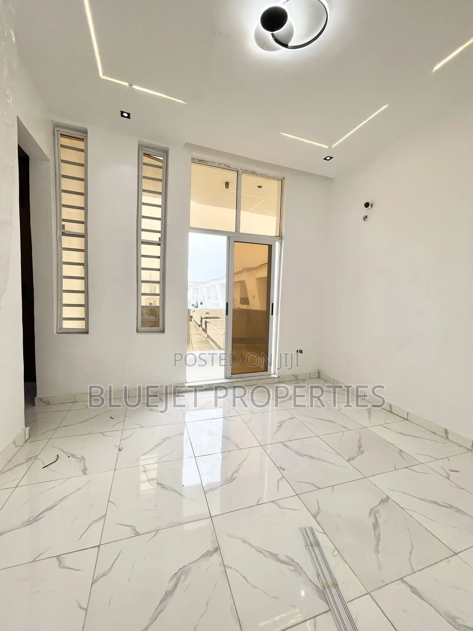 4bdrm Duplex in Ikota for sale