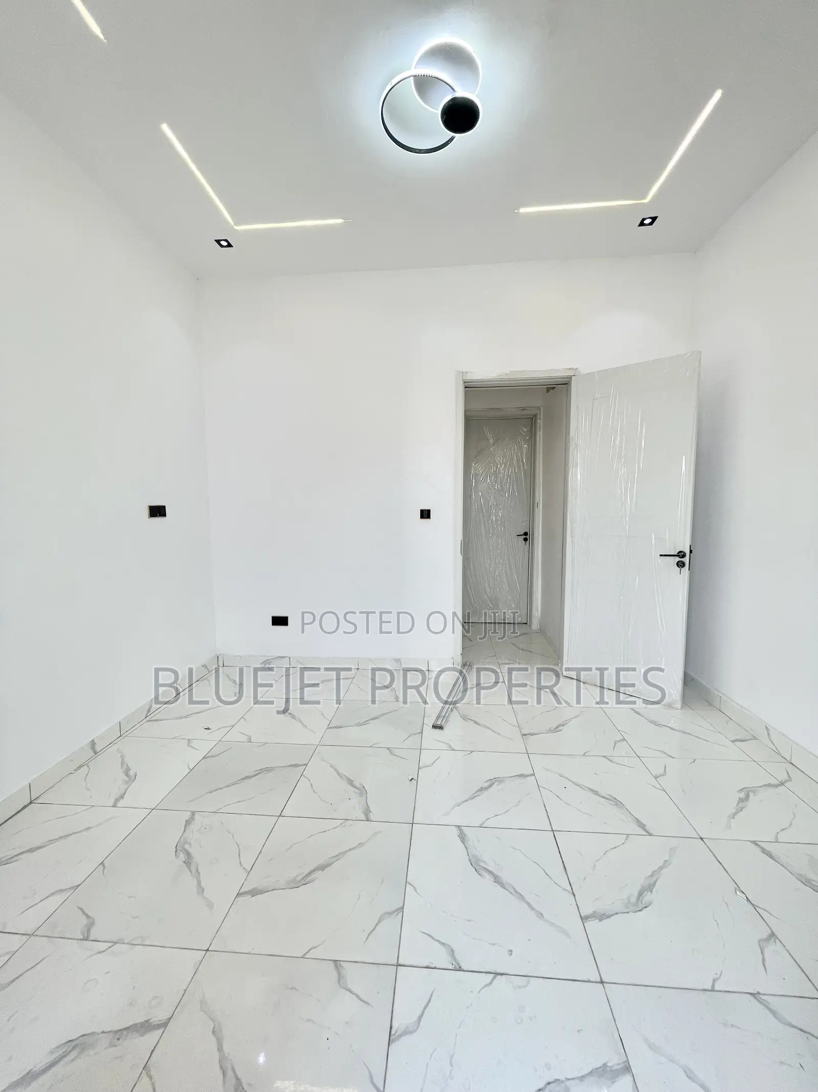 4bdrm Duplex in Ikota for sale