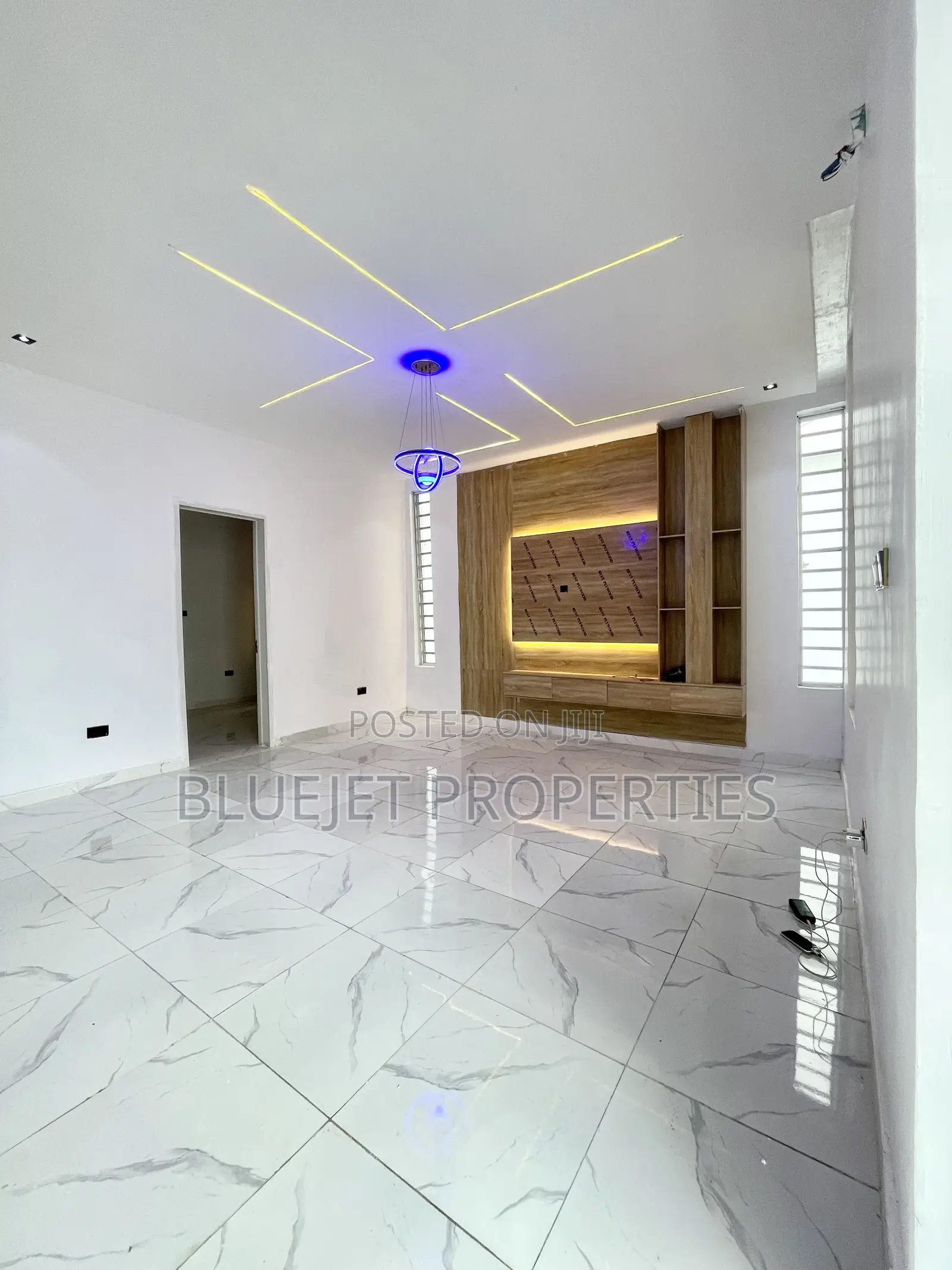 4bdrm Duplex in Ikota for sale