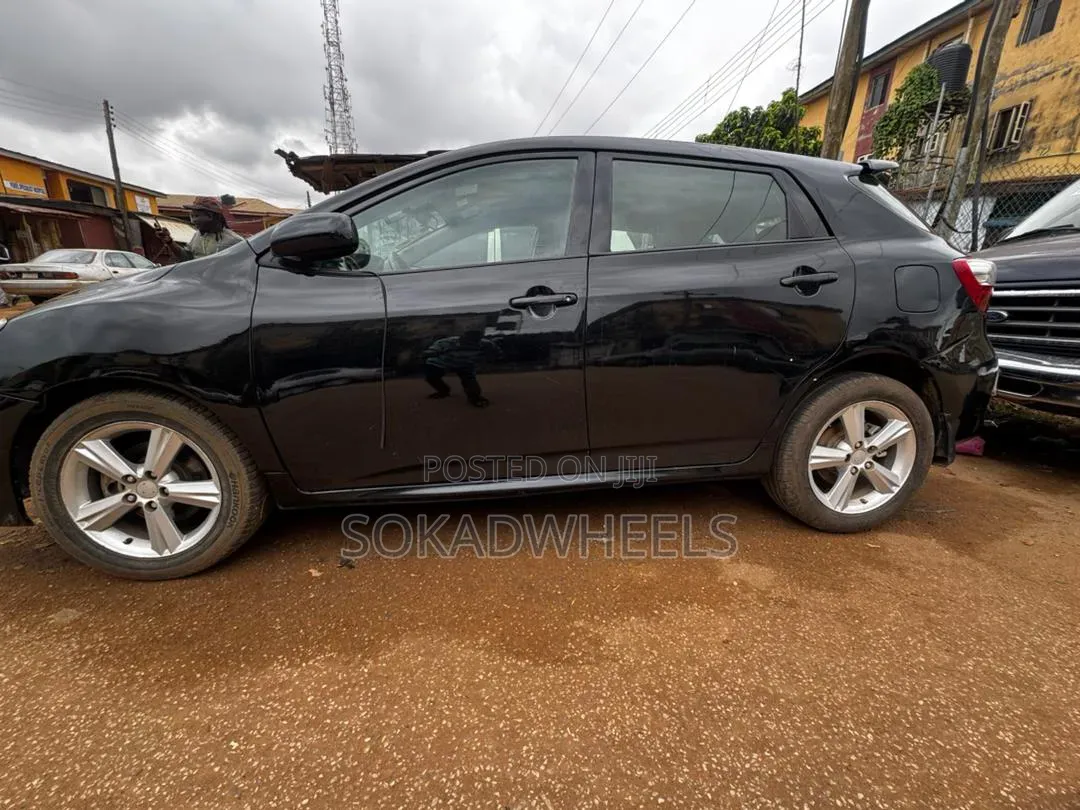 Toyota Matrix S Hatchback AWD (2.4L 4cyl 4A) 2009 Black