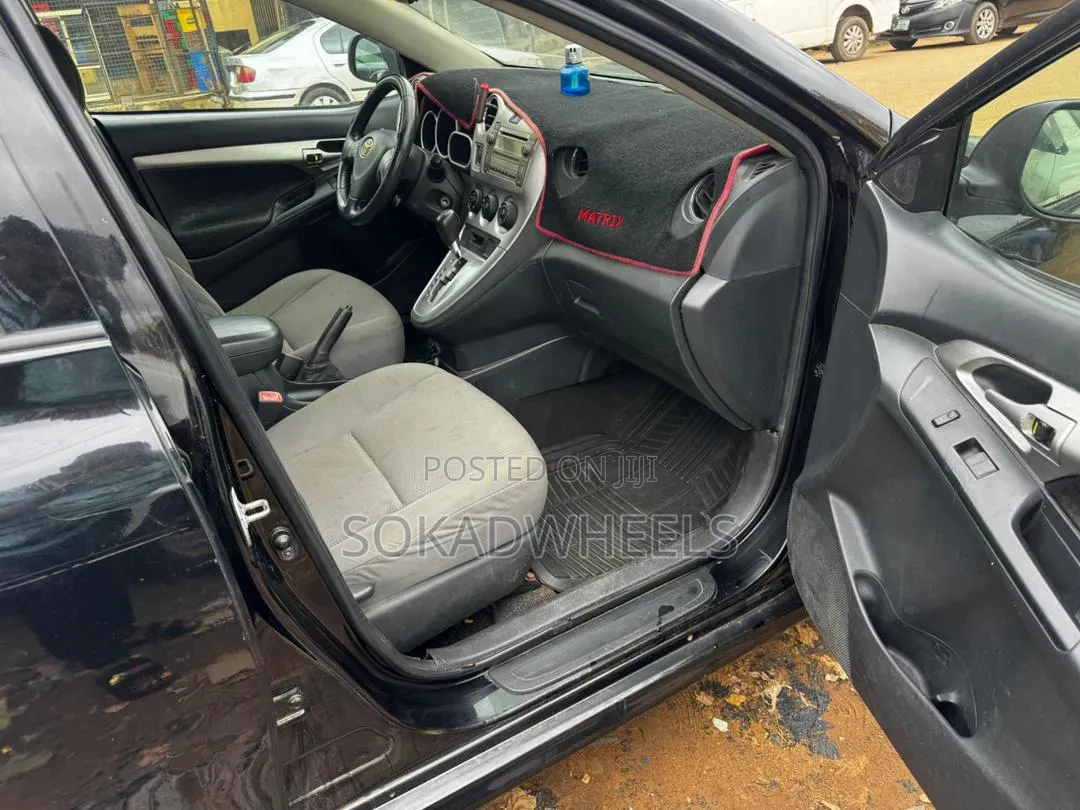Toyota Matrix S Hatchback AWD (2.4L 4cyl 4A) 2009 Black