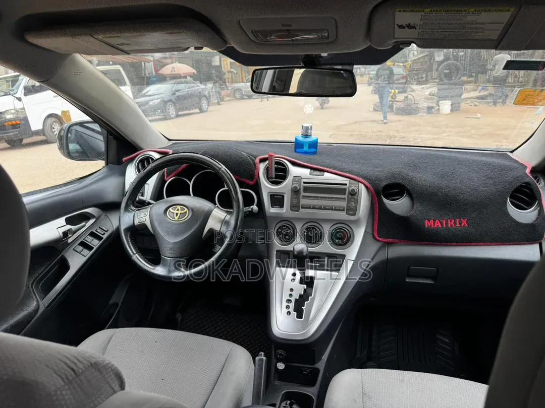Toyota Matrix S Hatchback AWD (2.4L 4cyl 4A) 2009 Black