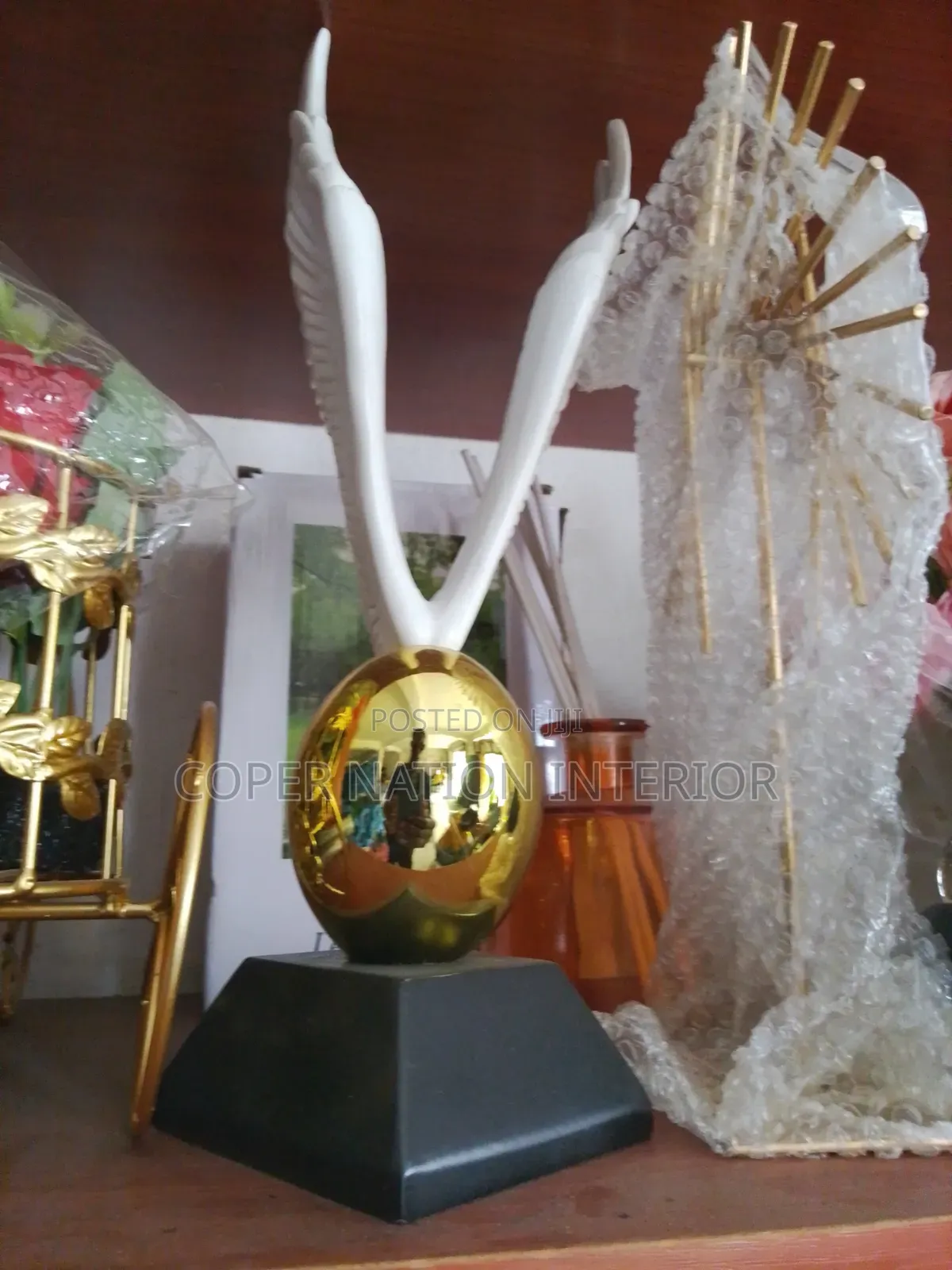 Figuring and Statues. Authenticated Decorating Accessories