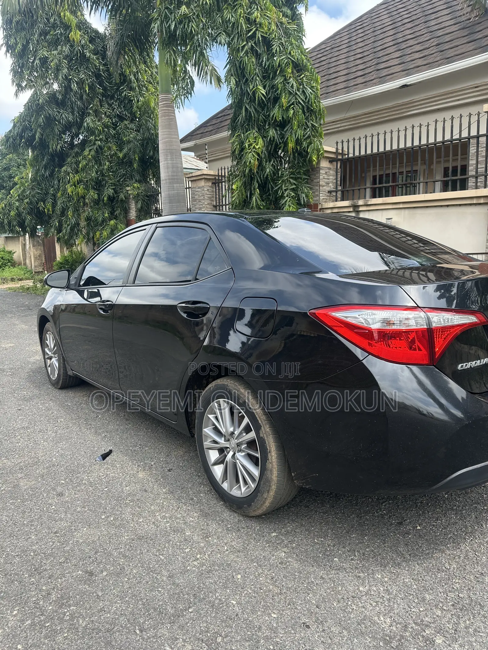 Toyota Corolla LE Premium 4dr Sedan (1.8L 4cyl CVT) 2015 Black