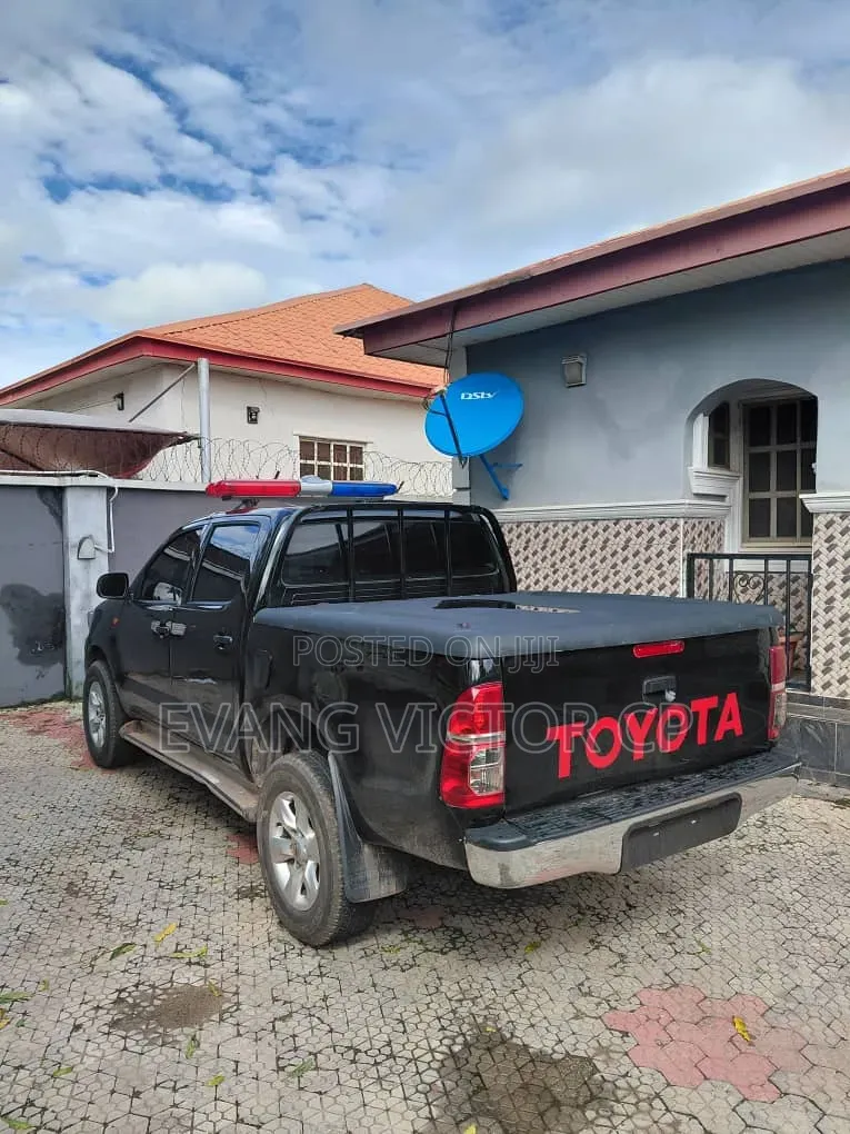 Toyota Hilux 3.0 D-4D 4x4 2014 Black