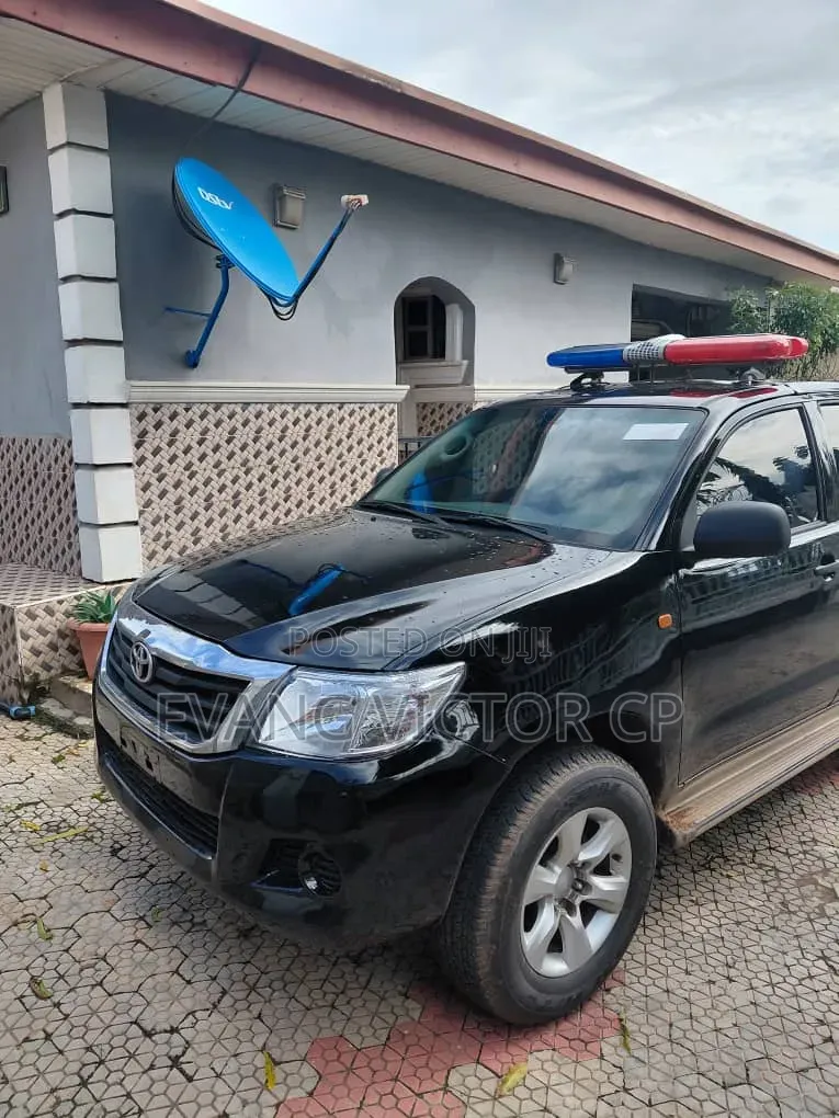 Toyota Hilux 3.0 D-4D 4x4 2014 Black